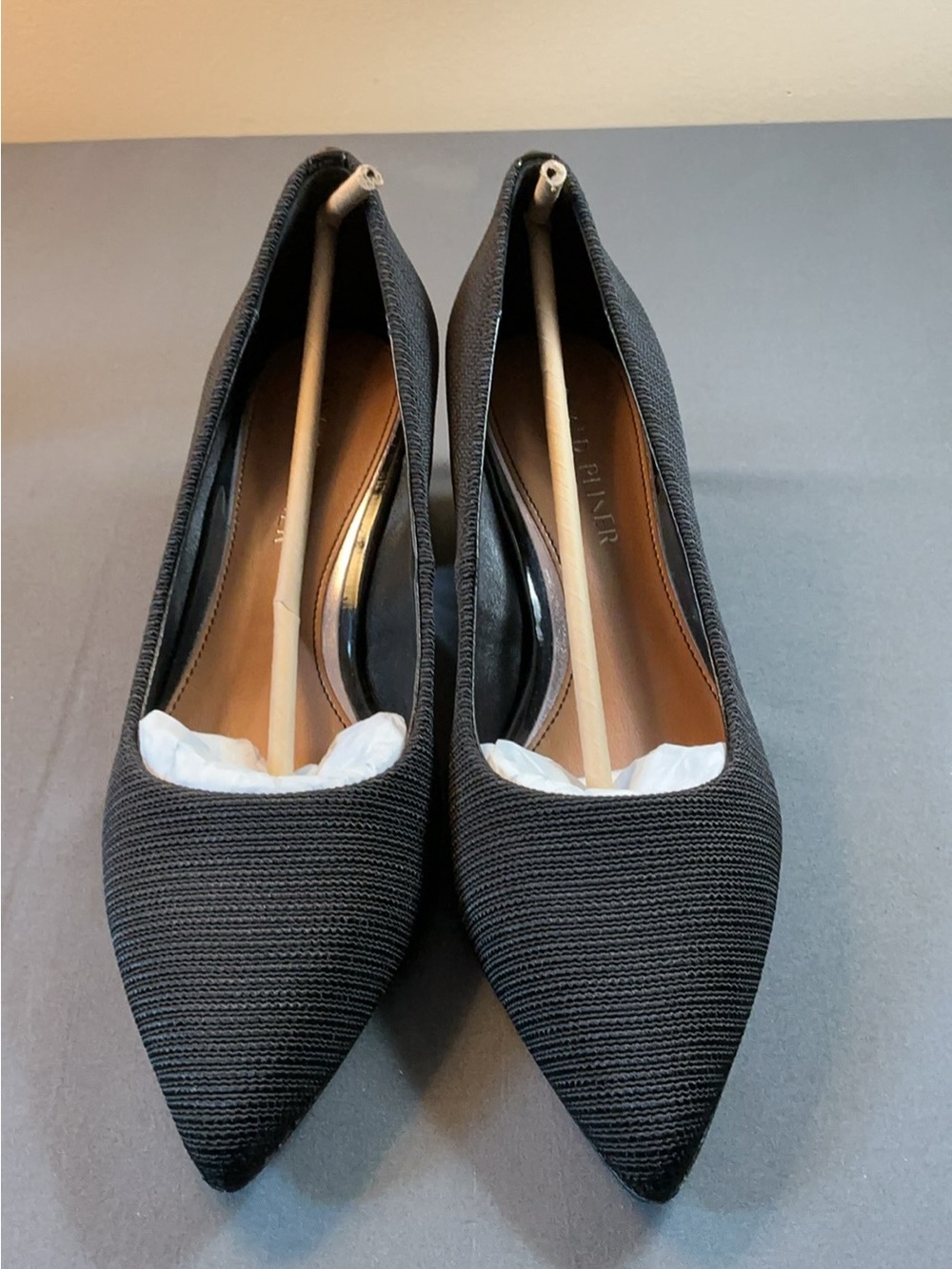 NEW - Donald J. Pliner Black Ribbed Pointed-Toe Pumps